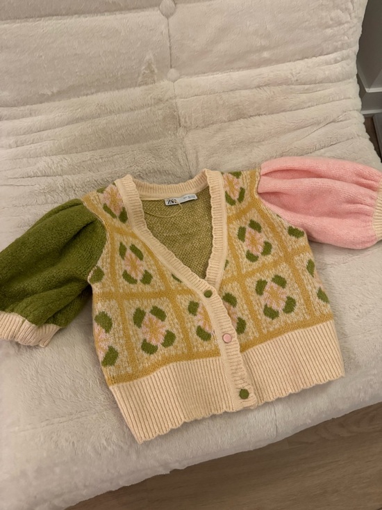 Zara Sweaters - Zara Multicolor Floral V‑Neck Cardigan with Puff Sleeves
